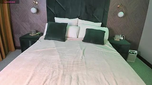 Amy Hall online show from 10.22.25