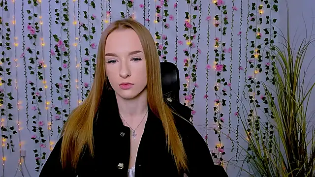 Snapshot of doll_vey chatting on 03.04.25 doll vey online show from 03.04.25