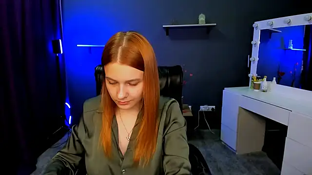 Snapshot of doll_vey chatting on 03.06.25 doll vey online show from 03.06.25