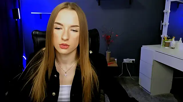 Snapshot of doll_vey chatting on 03.06.25 doll vey online show from 03.06.25