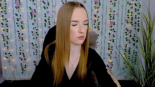 Snapshot of doll_vey chatting on 03.09.25 doll vey online show from 03.09.25