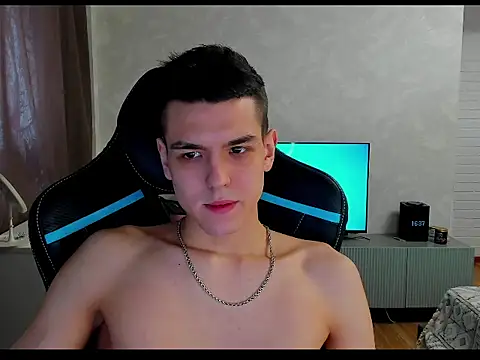 Snapshot of TravisRevas chatting on 03.04.25 TravisRevas online show from 03.04.25