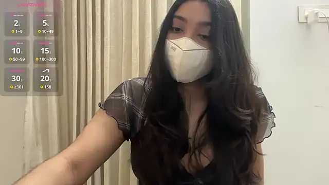 Snapshot of oviyakalra chatting on 10.06.25 oviyakalra online show from 10.06.25