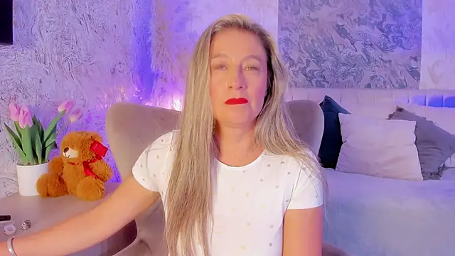 Snapshot of Liannaa_ chatting on 09.27.25 Liannaa online show from 09.27.25