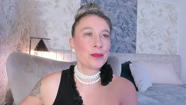 Liannaa  online show from 11.06.25