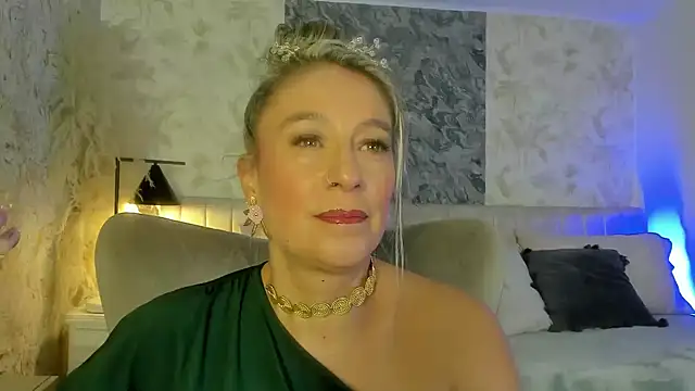 Liannaa  online show from 11.25.25