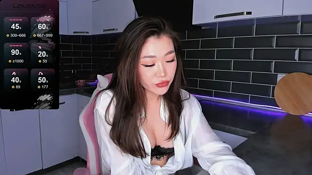 Snapshot of ShaiyaMinn3 chatting on 10.18.25 ShaiyaMinn3 online show from 10.18.25