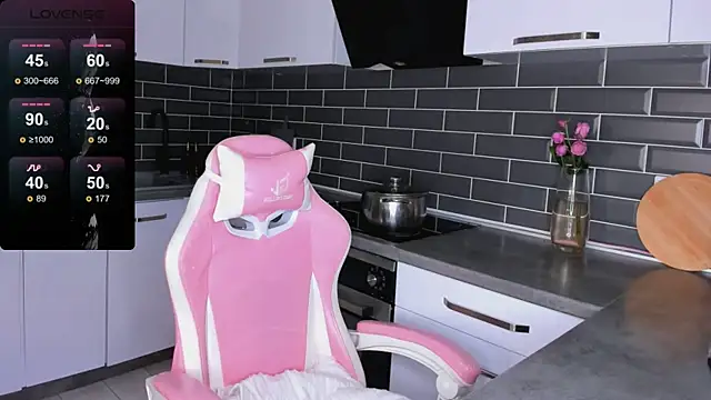 Snapshot of ShaiyaMinn3 chatting on 10.26.25 ShaiyaMinn3 online show from 10.26.25