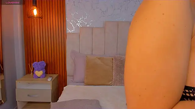 Snapshot of ScarlettWallace chatting on 09.20.25 ScarlettWallace online show from 09.20.25