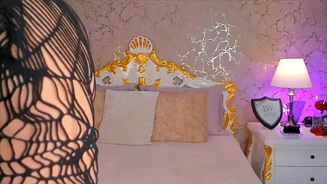 Snapshot of ScarlettWallace chatting on 10.09.25 ScarlettWallace online show from 10.09.25