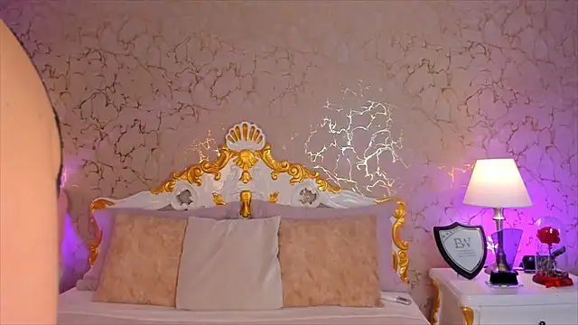 Snapshot of ScarlettWallace chatting on 10.10.25 ScarlettWallace online show from 10.10.25