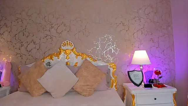 Snapshot of ScarlettWallace chatting on 10.17.25 ScarlettWallace online show from 10.17.25