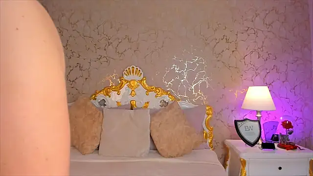 Snapshot of ScarlettWallace chatting on 10.21.25 ScarlettWallace online show from 10.21.25