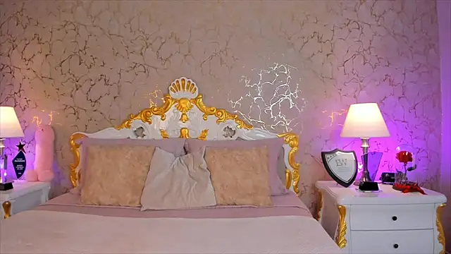 Snapshot of ScarlettWallace chatting on 10.28.25 ScarlettWallace online show from 10.28.25