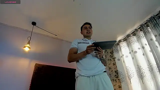 loverisu-coral online show from 03.19.26