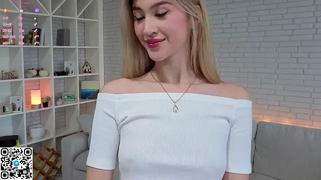 Snapshot of Tessalune_ chatting on 09.30.25 Tessalune  online show from 09.30.25