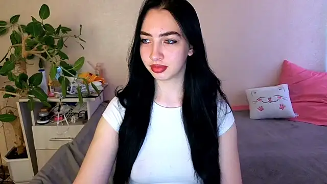 WildKittenX  online show from 06.10.26