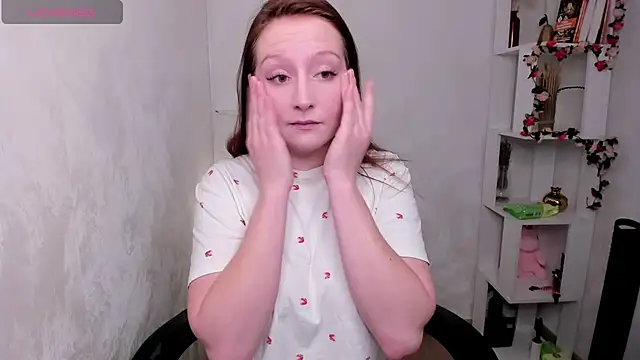 Snapshot of LinaFlawless chatting on 10.14.25 LinaFlawless online show from 10.14.25