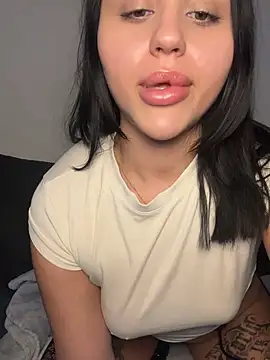 milabigassxoxo online show from 10.14.25