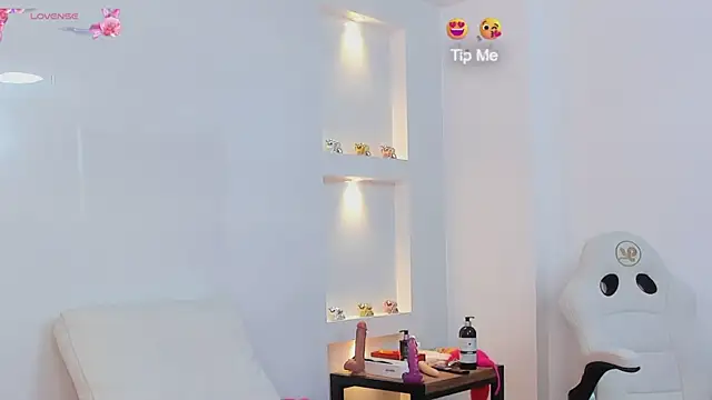 Snapshot of naomi_spark3 chatting on 03.18.25 naomi spark3 online show from 03.18.25