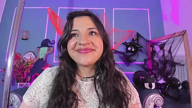 TaraTaylorr online show from 10.26.25