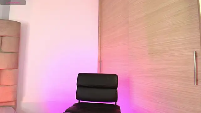 Snapshot of valeria_monsalve chatting on 11.03.25 valeria monsalve online show from 11.03.25