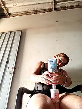 Snapshot of Sexy-Woman-Mature chatting on 10.13.25 Sexy-Woman-Mature online show from 10.13.25