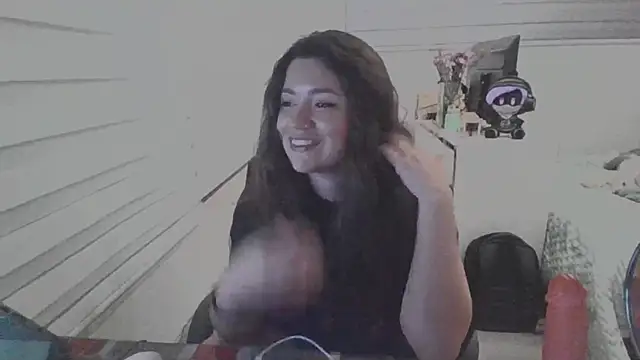 Snapshot of Piolapk chatting on 11.18.25 Piolapk online show from 11.18.25