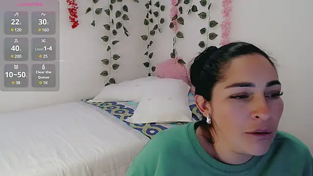 luna lgomez  online show from 03.18.25