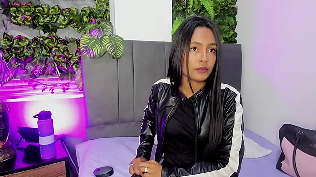 Fernanda liie  online show from 10.28.25