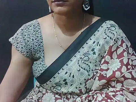 Snapshot of sugandha_bhabhi chatting on 06.08.26 sugandha bhabhi online show from 06.08.26
