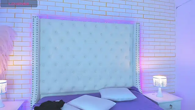 Emilly wilson  online show from 10.11.25