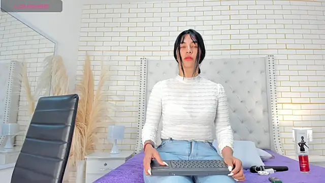 Emilly wilson  online show from 11.22.25