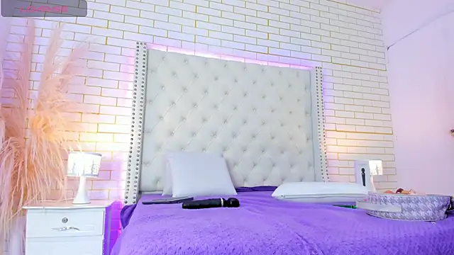 Emilly wilson  online show from 12.03.25