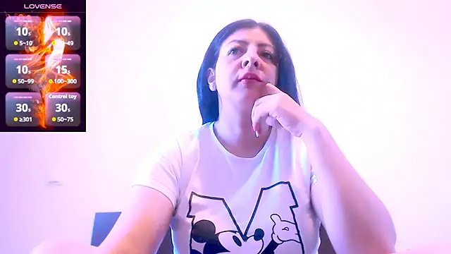 Snapshot of Alina_eve chatting on 10.25.25 Alina eve online show from 10.25.25