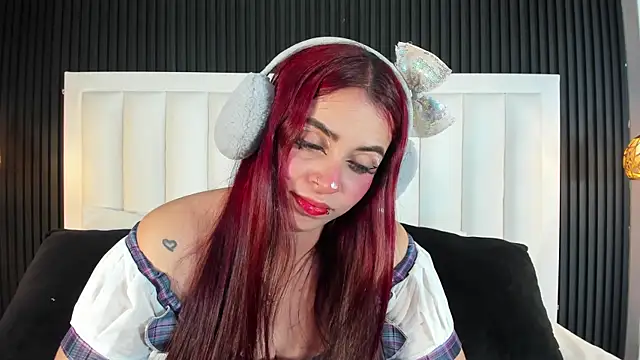 Snapshot of MeganFoxterr chatting on 10.20.25 MeganFoxterr online show from 10.20.25