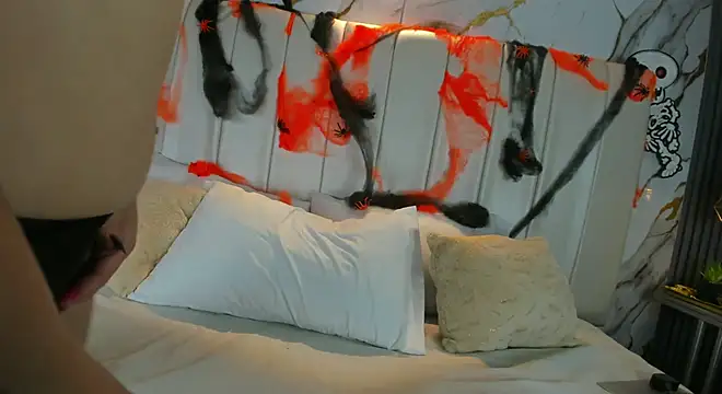 Snapshot of MeganFoxterr chatting on 10.24.25 MeganFoxterr online show from 10.24.25