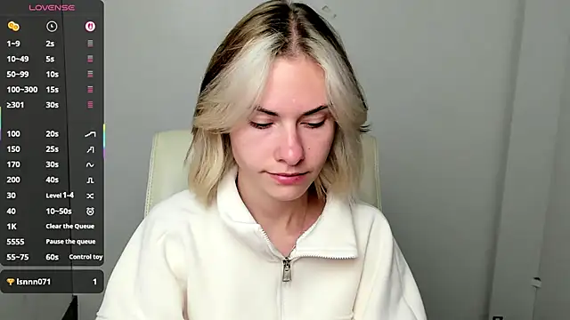 Snapshot of Fiona_Night chatting on 09.25.25 Fiona Night online show from 09.25.25