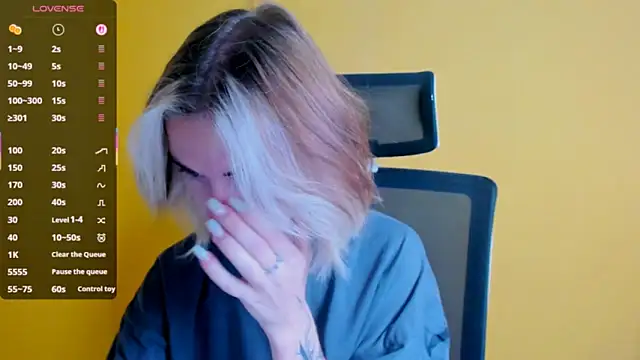 Snapshot of Fiona_Night chatting on 09.29.25 Fiona Night online show from 09.29.25