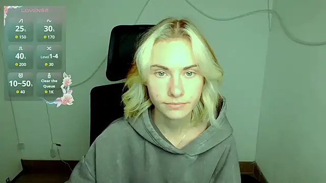 Snapshot of Fiona_Night chatting on 10.04.25 Fiona Night online show from 10.04.25