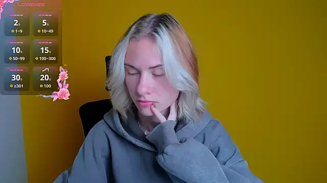 Snapshot of Fiona_Night chatting on 10.07.25 Fiona Night online show from 10.07.25