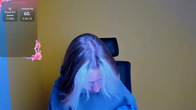 Snapshot of Fiona_Night chatting on 10.08.25 Fiona Night online show from 10.08.25