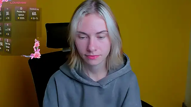 Snapshot of Fiona_Night chatting on 10.08.25 Fiona Night online show from 10.08.25