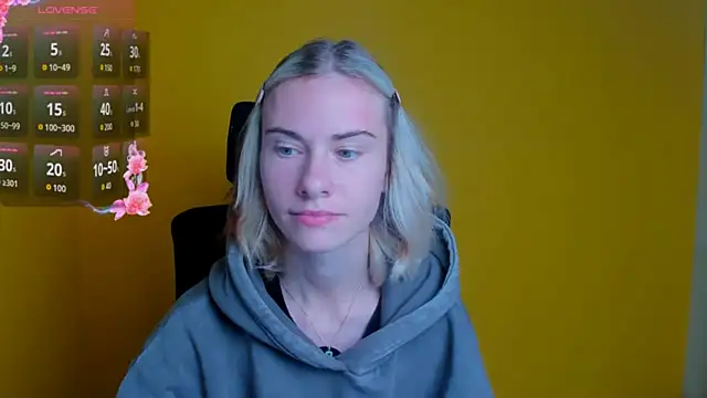 Snapshot of Fiona_Night chatting on 10.10.25 Fiona Night online show from 10.10.25