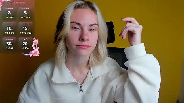 Snapshot of Fiona_Night chatting on 10.11.25 Fiona Night online show from 10.11.25