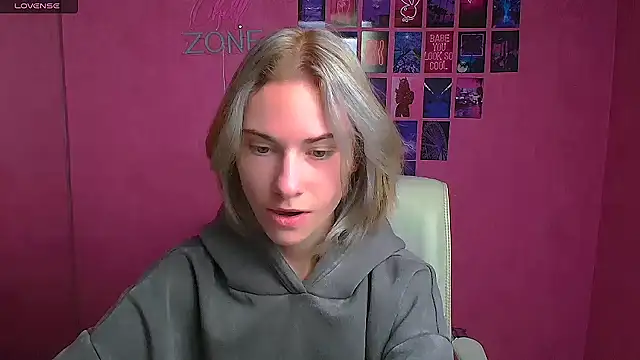 Snapshot of Fiona_Night chatting on 10.16.25 Fiona Night online show from 10.16.25