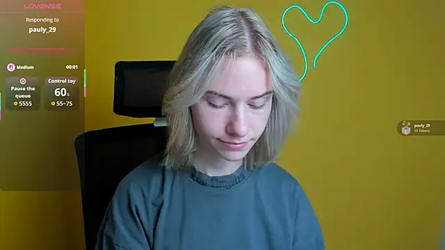 Snapshot of Fiona_Night chatting on 10.23.25 Fiona Night online show from 10.23.25