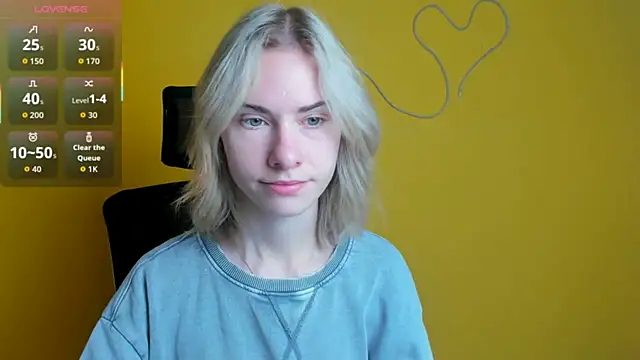 Snapshot of Fiona_Night chatting on 10.24.25 Fiona Night online show from 10.24.25