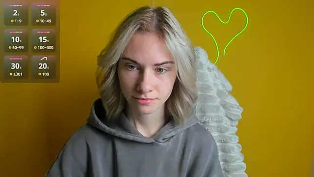 Snapshot of Fiona_Night chatting on 10.27.25 Fiona Night online show from 10.27.25