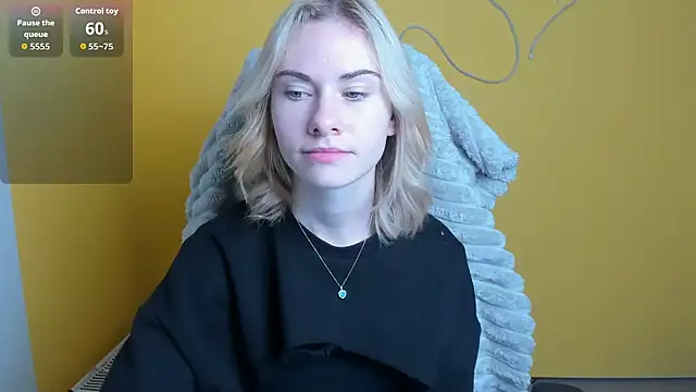 Snapshot of Fiona_Night chatting on 11.19.25 Fiona Night online show from 11.19.25